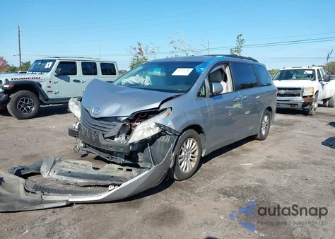 2012 Toyota Sienna Xle V6 8 Passenger z USA, uszkodzony, nr VIN 5TDYK3DC7CS203553